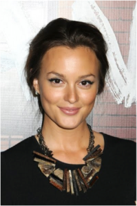  Leighton Meester in an attention grabbing necklace   